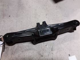 564.le1x02 Lexus Sc430 2002 Jack 341100